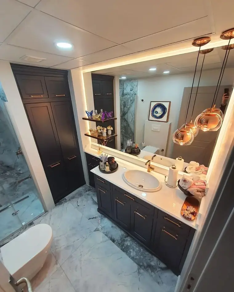 Bathroom & Cabinets