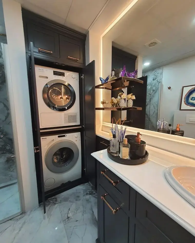 Bathroom & Cabinets
